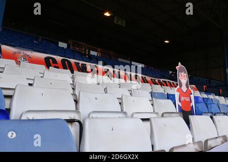 Kenilworth Road, Luton, Bedfordshire, Großbritannien. Oktober 2020. English Football League Championship Football, Luton Town gegen Stoke City; EIN Karton Ausschnitt eines Fans ist in den Ständen Credit: Action Plus Sports/Alamy Live News Stockfoto