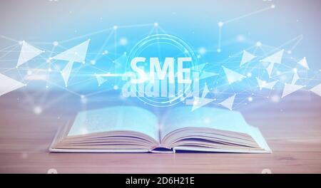 Offenes Buch mit SME Abkürzung, modernes Technologiekonzept Stockfoto