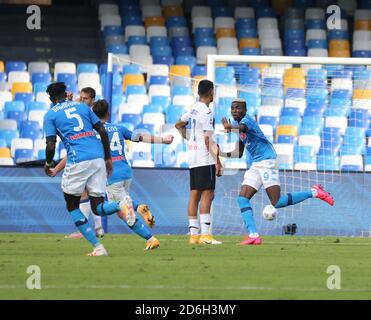 Neapel, Kampanien, Italien. Oktober 2020. Während des italienischen Serie A Fußballmatches SSC Napoli gegen FC Atalanta am 17. Oktober 2020 im San Paolo Stadion in Neapel.im Bild: OSIMHEN Credit: Fabio Sasso/ZUMA Wire/Alamy Live News Stockfoto