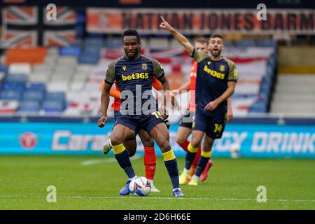 Luton, Großbritannien. Oktober 2020. Mikel John Obi (13) von Stoke City während des Sky Bet Championship-Spiels zwischen Luton Town und Stoke City in Kenilworth Road, Luton, England am 17. Oktober 2020. Foto von David Horn/Prime Media Images. Kredit: Prime Media Images/Alamy Live Nachrichten Stockfoto