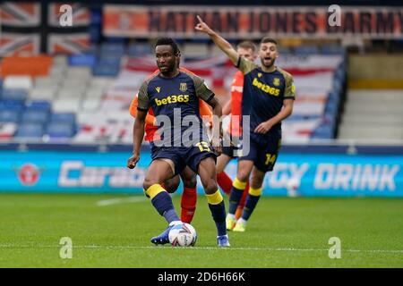 Luton, Großbritannien. Oktober 2020. Mikel John Obi (13) von Stoke City während des Sky Bet Championship-Spiels zwischen Luton Town und Stoke City in Kenilworth Road, Luton, England am 17. Oktober 2020. Foto von David Horn/Prime Media Images. Kredit: Prime Media Images/Alamy Live Nachrichten Stockfoto