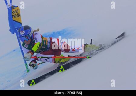 Solden, Österreich. Oktober 2020. SOELDEN, ÖSTERREICH. 17 2020. OKTOBER: 1. Damen-Riesenslalom im Rahmen des Alpinen Ski-Weltcups in Solden am 17. Oktober 2020; Lauf 1, Katharina Truppe (AUT) (Foto: Pierre Teyssot/ESPA-Images) Credit: European Sports Photo Agency/Alamy Live News Stockfoto