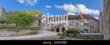 Baume-Les-Messieurs, Frankreich - 09 01 2020: Ansicht des Klosters Baume Stockfoto