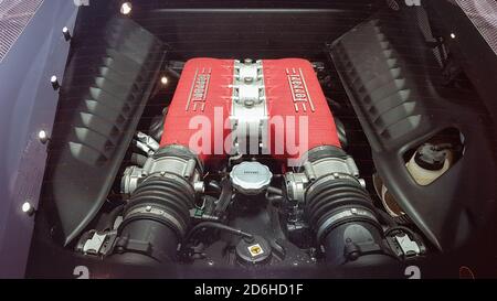 A red Ferrari engine is parked in TNP's car, Rama 9 Road. A close-up of the glass cover of a Ferrari engine in a car dealership. Top view of the engin Stockfoto