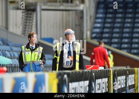 Blackburn, Großbritannien. oktober 2020. Bodenpersonal während des Sky Bet Championship-Spiels zwischen Blackburn Rovers und Nottingham Forest im Ewood Park, Blackburn am Samstag, 17. Oktober 2020. (Kredit: Pat Scaasi - MI News ) Kredit: MI Nachrichten & Sport /Alamy Live Nachrichten Stockfoto