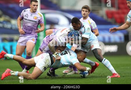 Simon Zebo von den 92-Rennen wird von Jack Nowell von Exeter Chiefs beim Finale des European Champions Cup in Ashton Gate, Bristol, angegangen. Stockfoto