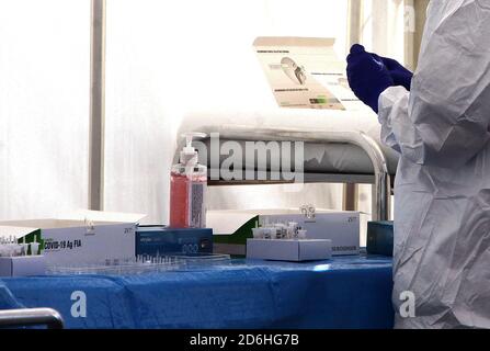 Rom, Italien. Oktober 2020. Rom, Rapid Tampons für Covid 19 durchgeführt auf dem neuen Drive in von Tor Di Quinto in Rom Bild: Kredit: Unabhängige Fotoagentur/Alamy Live News Stockfoto