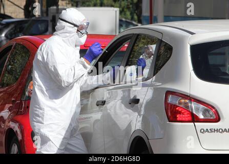 Rom, Italien. Oktober 2020. Rom, Rapid Tampons für Covid 19 durchgeführt auf dem neuen Drive in von Tor Di Quinto in Rom Bild: Kredit: Unabhängige Fotoagentur/Alamy Live News Stockfoto