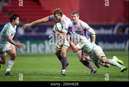 Der Jonny Hill von Exeter Chiefs wird vom 92-Rennfahrer Wenceslas Lauret beim Finale des European Champions Cup in Ashton Gate, Bristol, angefahren. Stockfoto