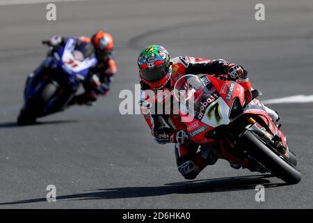 Estoril, Portugal. Oktober 2020. British Chaz Davies (R ) von Aruba.IT Racing - Ducati fährt während der FIM Superbike Weltmeisterschaft - WorldSBK Estoril Runde - Rennen 1, auf dem Circuito Estoril in Cascais, Portugal am 17. Oktober 2020. Quelle: Pedro Fiuza/ZUMA Wire/Alamy Live News Stockfoto