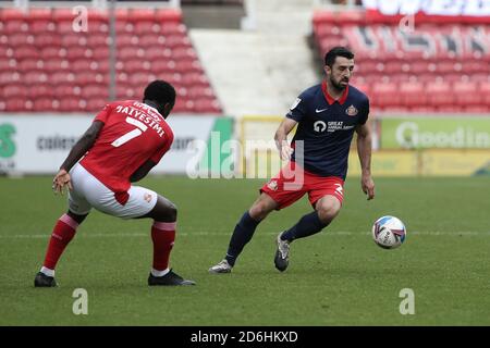 Swindon, Großbritannien. Oktober 2020. Conor McLauglin von Sunderland während des Spiels der EFL Sky Bet League 1 zwischen Swindon Town und Sunderland am 17. Oktober 2020 im County Ground, Swindon, England. Foto von Dave Peters. Nur redaktionelle Verwendung, Lizenz für kommerzielle Nutzung erforderlich. Keine Verwendung bei Wetten, Spielen oder Veröffentlichungen einzelner Vereine/Vereine/Spieler. Kredit: UK Sports Pics Ltd/Alamy Live Nachrichten Stockfoto