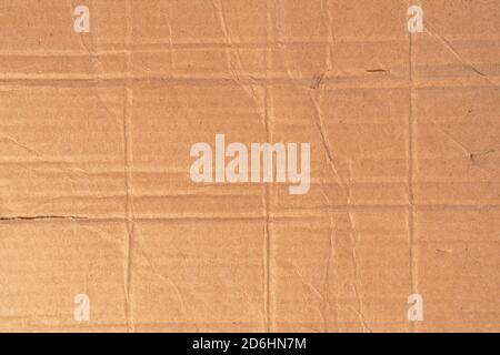 Zerknittert Karton Textur Nahaufnahme, Papier Verpackung Hintergrund mit Kopierer Platz. Zerknitterter brauner Papierhintergrund Stockfoto