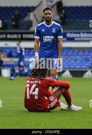 Ipswich, Großbritannien. Oktober 2020. Ipswichs Keanan Bennetts geht nach dem Sky Bet League 1 Spiel zwischen Ipswich Town und Accrington Stanley in der Portman Road, Ipswich am Samstag, 17. Oktober 2020, nach Accringtons Tariq Uwakwe. (Kredit: Ben Pooley - MI News) Kredit: MI Nachrichten & Sport /Alamy Live Nachrichten Stockfoto