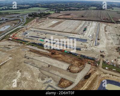 Sevington, Großbritannien. Oktober 2020. (Anmerkung des Herausgebers: Bild von einer Drohne)Luftaufnahme der Sevington Inland Border Facility, Ashford, Kent, während der Bauarbeiten. Kredit: SOPA Images Limited/Alamy Live Nachrichten Stockfoto