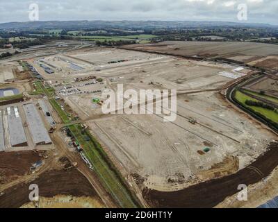 Sevington, Großbritannien. Oktober 2020. (Anmerkung des Herausgebers: Bild von einer Drohne)Luftaufnahme der Sevington Inland Border Facility, Ashford, Kent, während der Bauarbeiten. Kredit: SOPA Images Limited/Alamy Live Nachrichten Stockfoto