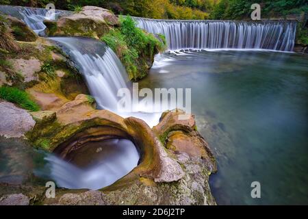 Affenschlucht mit Wasserfall am Fluss Toess, Winterthur, Kanton Zürich, Schweiz Stockfoto