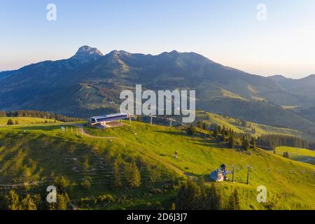 Bergstation am Sudelfeldkopf, Sudelfeld, Wendelstein und Wildalpjoch, bei Bayrischzell, Mangfallgebirge, Drohnenaufnahme, Oberbayern Stockfoto