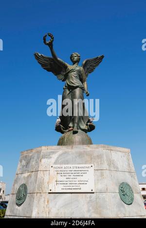 Bronzestatue zur Erinnerung an den Zweiten Weltkrieg Soldaten und zivile Opfer zwischen 1943 und 1945 in der Stadt Rhodos, Rhodos Insel, Griechenland Stockfoto