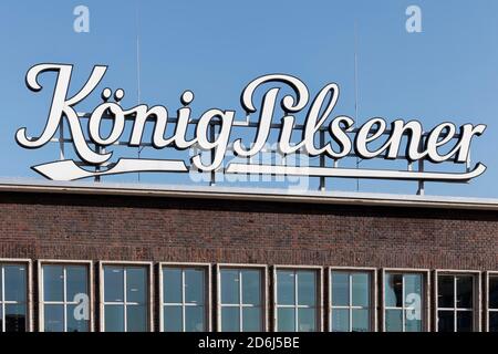 Koenig-Pilsener, Schriftzug am Duisburger Hauptbahnhof, Nordrhein-Westfalen, Deutschland Stockfoto