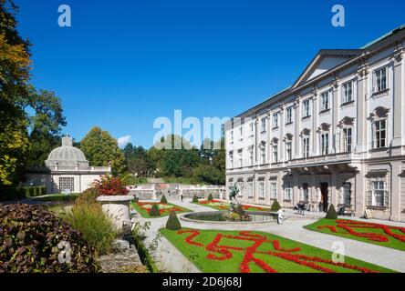 Mirabellgarten, Pegasus-Brunnen mit Schloss Mirabell, Salzburg, Österreich Stockfoto
