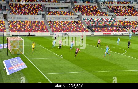 London, Großbritannien. Oktober 2020. EFL Sky Bet Championship-Spiel zwischen Brentford und Coventry City im Brentford Community Stadium, London, England am 17. Oktober 2020. Foto von Phil Hutchinson. Nur redaktionelle Verwendung, Lizenz für kommerzielle Nutzung erforderlich. Keine Verwendung bei Wetten, Spielen oder Veröffentlichungen einzelner Vereine/Vereine/Spieler. Kredit: UK Sports Pics Ltd/Alamy Live Nachrichten Stockfoto