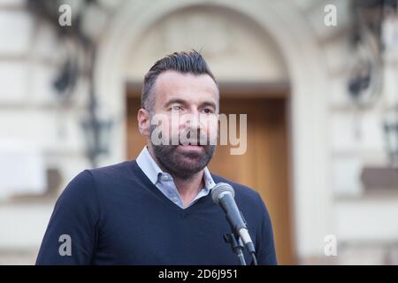 Rom, Italien. Oktober 2020. Alessandro Zan, Berichterstatter des Dekretes gegen Homotransphobie während der Demonstration vor dem Pantheon in Rom zur Unterstützung des Dekretes gegen Homotransphobie. (Foto von Matteo Nardone/Pacific Press) Quelle: Pacific Press Media Production Corp./Alamy Live News Stockfoto