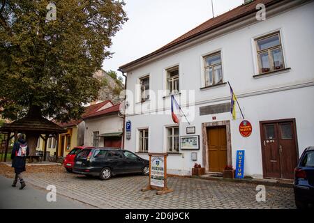 St. John unter der Klippe, Tschechische republik, 11 Oktober, 2020: Museum der kleinen mystischen Stadt Böhmen Stockfoto