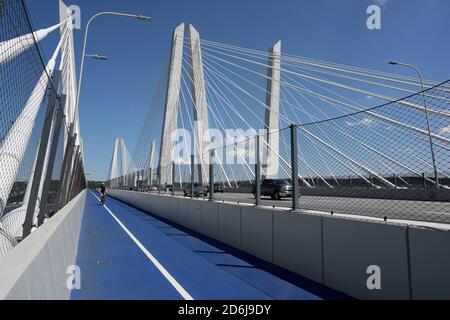 Fahrrad- und Fußweg auf der Mario Cuomo Bridge in der Nähe von Tarrytown, NY Stockfoto