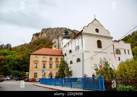 St. John unter der Klippe, Tschechische republik, 11 Oktober, 2020: Kleine mystische Stadt Böhmen Stockfoto