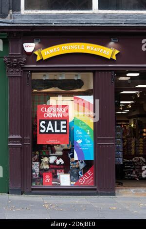 Edinburgh, Schottland, Großbritannien. 17th Oct, 2020. Closing down Sale at the Edinburgh branch of James Pringle Weavers Credit: Kay Roxby/Alamy Live News Stockfoto