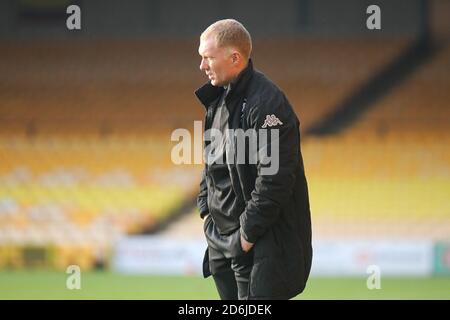 Burslem, Staffordshire, Großbritannien. Oktober 2020. Salford City Mitinhaber und Interim Manager Paul Scholes in der Dugout, als er übernimmt die Leitung des Teams zum ersten Mal in der League Two Fixture im Vale Park gegen Port Vale spielte hinter verschlossenen Türen aufgrund der Coronavirus-Pandemie. Salford City verlor das Spiel 1:0. Stockfoto