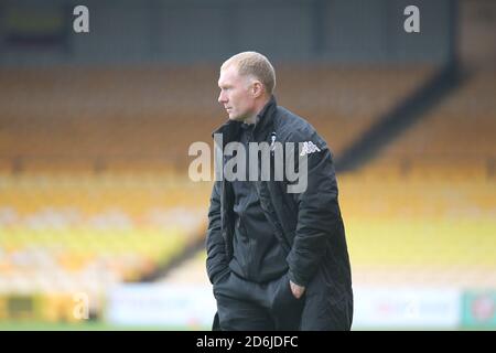 Burslem, Staffordshire, Großbritannien. Oktober 2020. Salford City Mitinhaber und Interim Manager Paul Scholes in der Dugout, als er übernimmt die Leitung des Teams zum ersten Mal in der League Two Fixture im Vale Park gegen Port Vale spielte hinter verschlossenen Türen aufgrund der Coronavirus-Pandemie. Salford City verlor das Spiel 1:0. Stockfoto