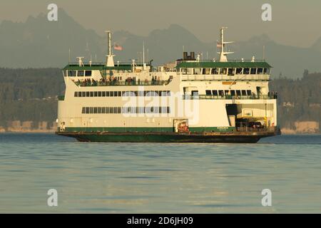 Port Townsend Fähre auf Puget Sound mit Touristen im Staat Washington. Stockfoto