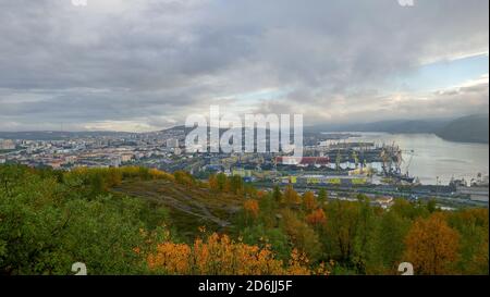 Port Murmansk, schöne Orte der Stadt, Kola Bay, Parks und wunderbare Orte. Denkmal für die Verteidiger der Arktis Stockfoto