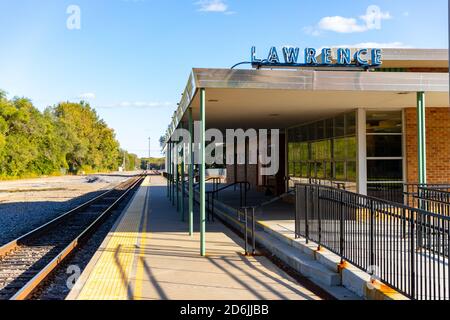 Lawrence, Kansas, USA - 1. Oktober 2020: Amtrak-Bahnhof Lawrence Kansas Stockfoto