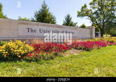 Lawrence, Kansas, USA - 1. Oktober 2020: Die Universität von Kansas unterzeichnen Stockfoto