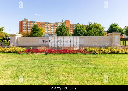 Lawrence, Kansas, USA - 1. Oktober 2020: Die Universität von Kansas unterzeichnen Stockfoto