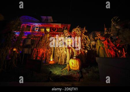 New York, Usa. Oktober 2020. Ein Blick auf Halloween Dekorationen in Whitestone, Queens, New York. Kredit: SOPA Images Limited/Alamy Live Nachrichten Stockfoto