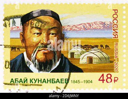 MOSKAU, RUSSLAND - 15. SEPTEMBER 2020: In Russland gedruckte Briefmarke zeigt Abai Kunanbayev, kasachischen Dichter, 175. Geburtstag, um 2020 Stockfoto