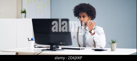 African Business Man In Elearning Videokonferenz Webinar Stockfoto