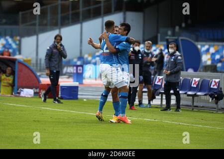 Neapel, Italien. Oktober 2020. Aktion während des Fußballmatches zwischen SSC Napoli und Atalanta BC im Stadio San Paolo in Napoli.Endergebnis Napoli v.a. Atalanta BC 4:1.im Bild Team des SSC NAPOLI feiert Partitur (Foto von Salvatore Esposito/Pacific Press) Quelle: Pacific Press Media Production Corp./Alamy Live News Stockfoto