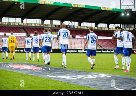 Herning, Dänemark. Oktober 2020. Die Spieler von Odense Boldklub treten in der MCH Arena in Herning in das 3F Superliga Match zwischen FC Midtjylland und Odense Boldklub ein. (Foto Kredit: Gonzales Foto/Alamy Live News Stockfoto