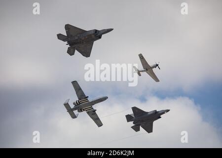 Huston, USA. Oktober 2020. Flugzeuge treten auf der Fort Worth Alliance Air Show in Fort Worth, Texas, USA, am 17. Oktober 2020 auf. Quelle: Tian Dan/Xinhua/Alamy Live News Stockfoto