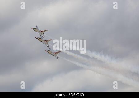 Huston, USA. Oktober 2020. Flugzeuge treten während der Fort Worth Alliance Air Show in Fort Worth, Texas, USA, am 17. Oktober 2020 auf. Quelle: Tian Dan/Xinhua/Alamy Live News Stockfoto