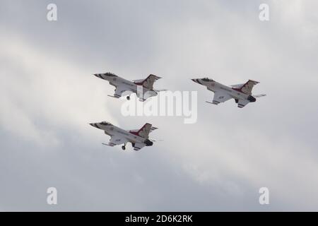 Huston, USA. Oktober 2020. Flugzeuge treten während der Fort Worth Alliance Air Show in Fort Worth, Texas, USA, am 17. Oktober 2020 auf. Quelle: Tian Dan/Xinhua/Alamy Live News Stockfoto