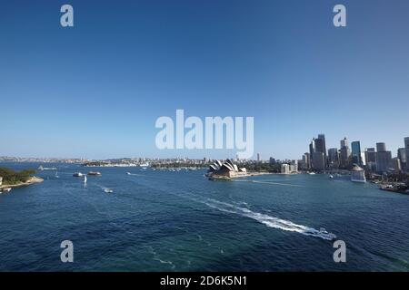 Sydney City CBD Panoramablick sonnigen Sommertag blauen Himmel und Wasser über Hafen australien Wahrzeichen. Stockfoto