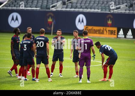 Chicago, Vereinigte Staaten . Oktober 2020. Chicago Fire FC Starting XI Huddle während eines MLS-Spiels gegen die Sporting Kanas City im Solider Field, Samstag, 17. Oktober 2020, in Chicago, Illinois. The Fire Tie Sporting KC 2-2 (IOS/ESPA-Images) Quelle: European Sports Photo Agency/Alamy Live News Stockfoto