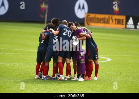 Chicago, Vereinigte Staaten . Oktober 2020. Chicago Fire FC Starting XI Huddle während eines MLS-Spiels gegen die Sporting Kanas City im Solider Field, Samstag, 17. Oktober 2020, in Chicago, Illinois. The Fire Tie Sporting KC 2-2 (IOS/ESPA-Images) Quelle: European Sports Photo Agency/Alamy Live News Stockfoto