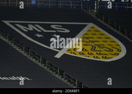 Detailansicht eines MLS-Logos, das Sitze während eines MLS-Fußballspiels bedeckt, Mittwoch, 14. Oktober 2020, in Carson, Kalifornien. Die San Jose Erdbeben besiegten Los Angeles Galaxy 4-0. (IOS/ESPA-Images) Stockfoto