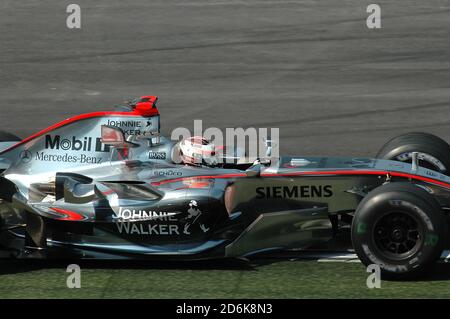 Imola, Italien - 23. April 2006: F1-Weltmeisterschaft. San Marino Grand Prix, Kimi Räikkönen im Einsatz auf McLaren MP4-21 während des Trainings. Stockfoto